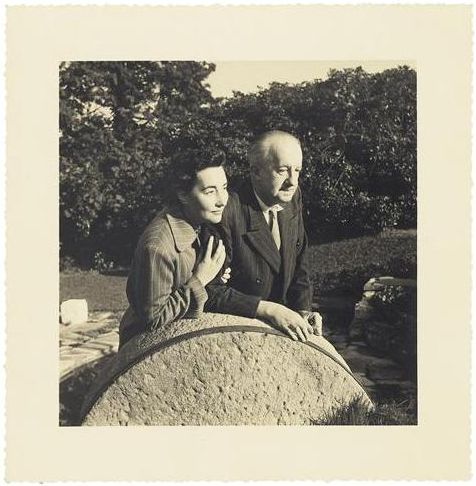 Paul et Dominique Eluard chez Roland Penrose, Farley Farm1951